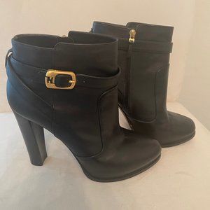 Fendi Women Classic Black Calf Leather Ankle Booties Size  40 -US 9